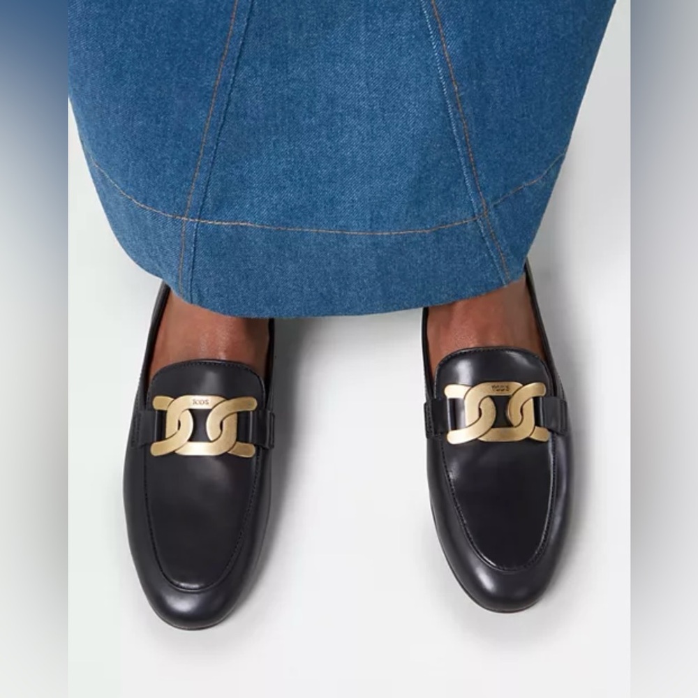 NWT Tod’s - Kate loafer with chain detail, black leather, size 36.5 (US6.5)